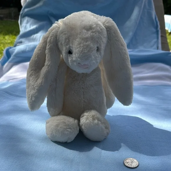 Jellycat Medium Bashful Cream Bunny Plush Toy - Picture 5 of 8